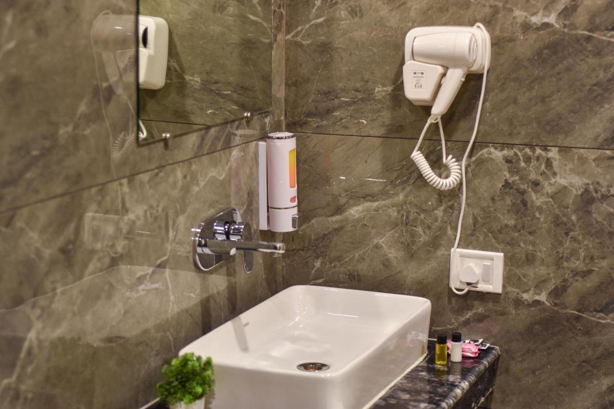 Hotel Yash Palace Νέο Δελχί Εξωτερικό φωτογραφία