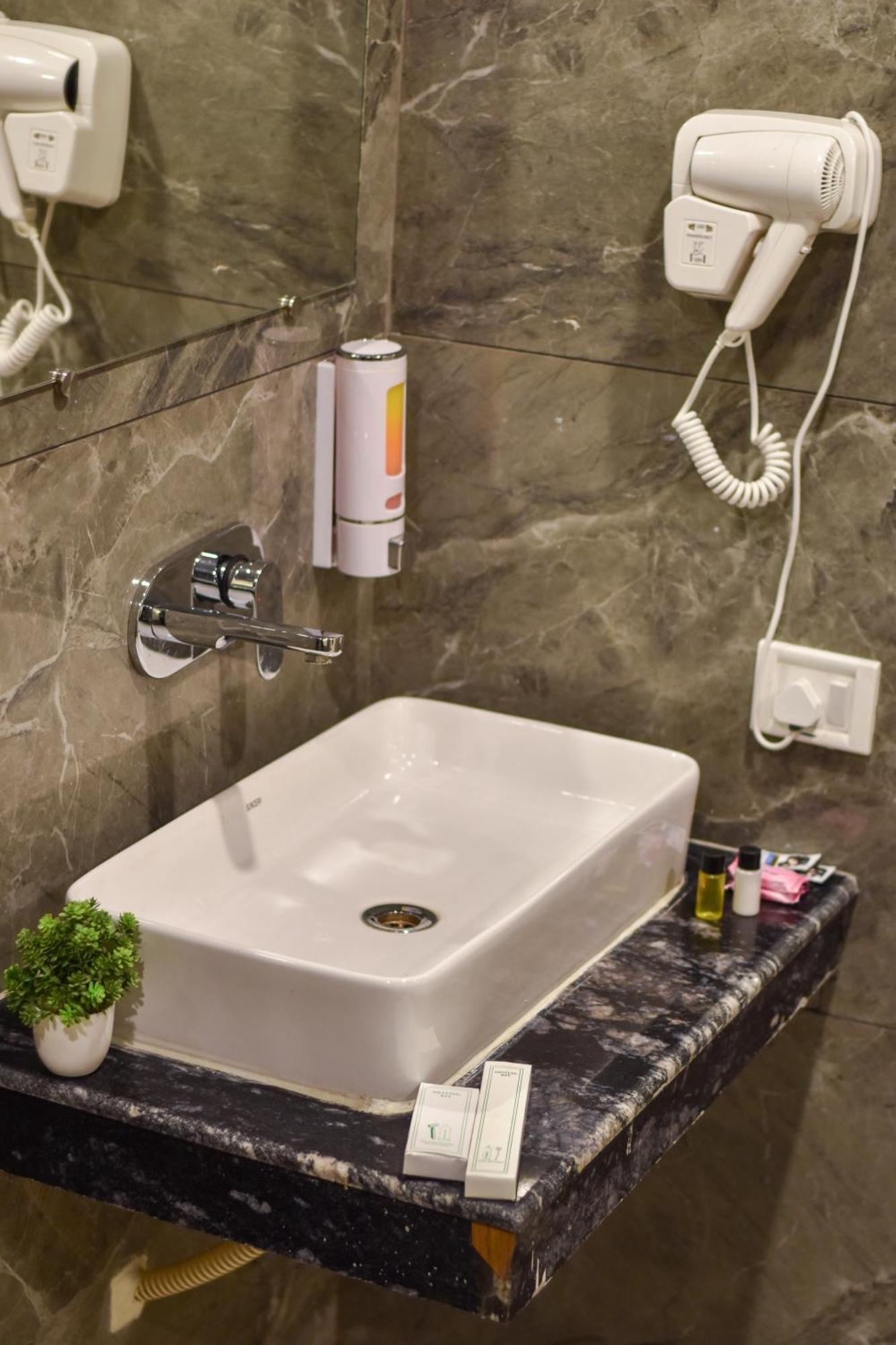 Hotel Yash Palace Νέο Δελχί Εξωτερικό φωτογραφία